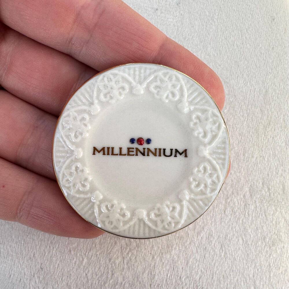 Vintage Jewelry Millenium Porcelian Plate Brooch Pin